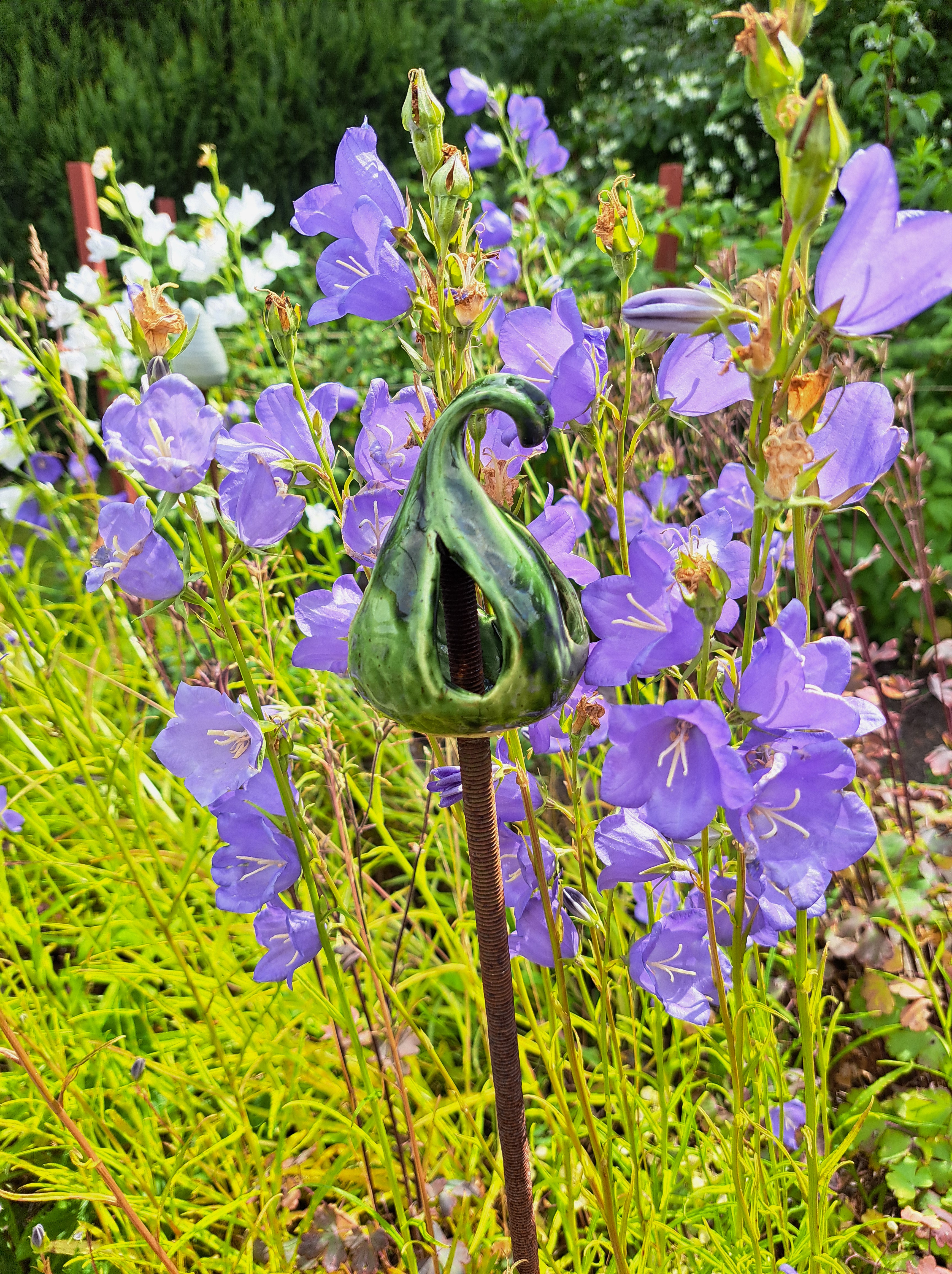 Grönt trädgårdsspjut i stengods